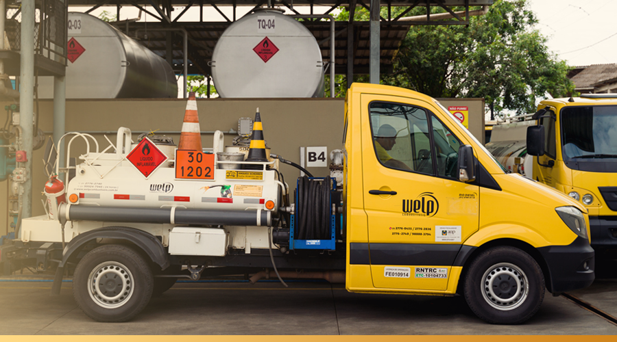 Caminhão-tanque transportando óleo diesel com segurança